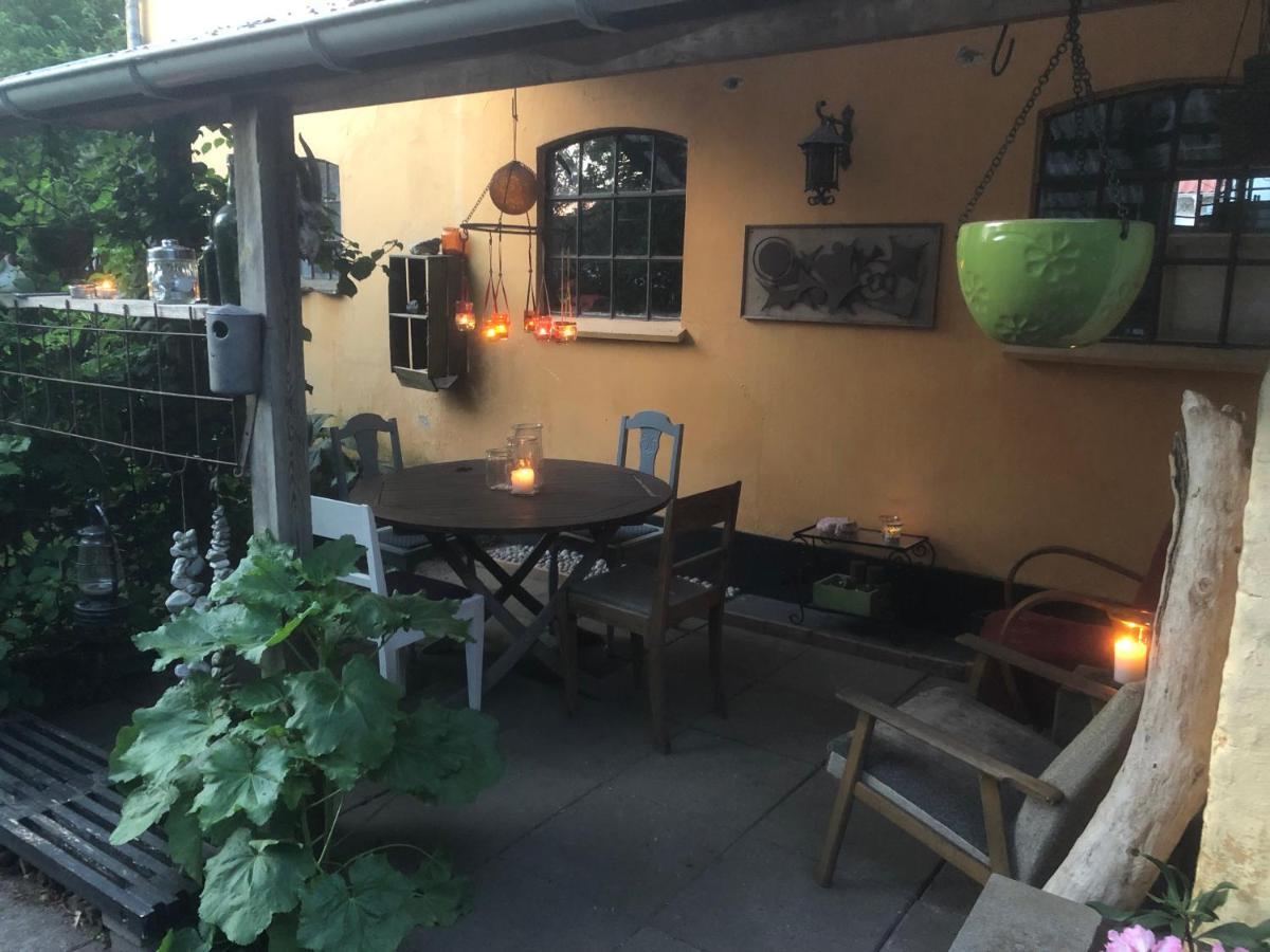 Retro Bolig - Fyldt Med Hygge! Ingen Luksus Apartman Kolind Kültér fotó