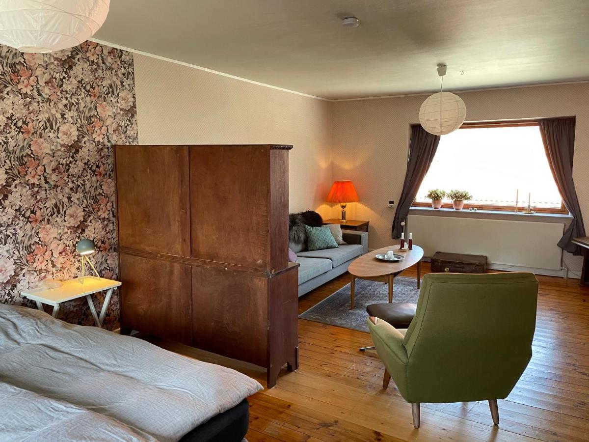 Retro Bolig - Fyldt Med Hygge! Ingen Luksus Apartman Kolind Kültér fotó